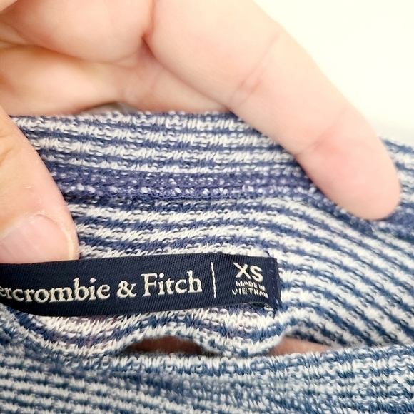 ABERCROMBIE & Fitch Blue Striped Tie Front Long Sleeve Top Size XS - Picture 5 of 8